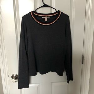 GRAY SWEATER WITH STRIPED NECKLINE